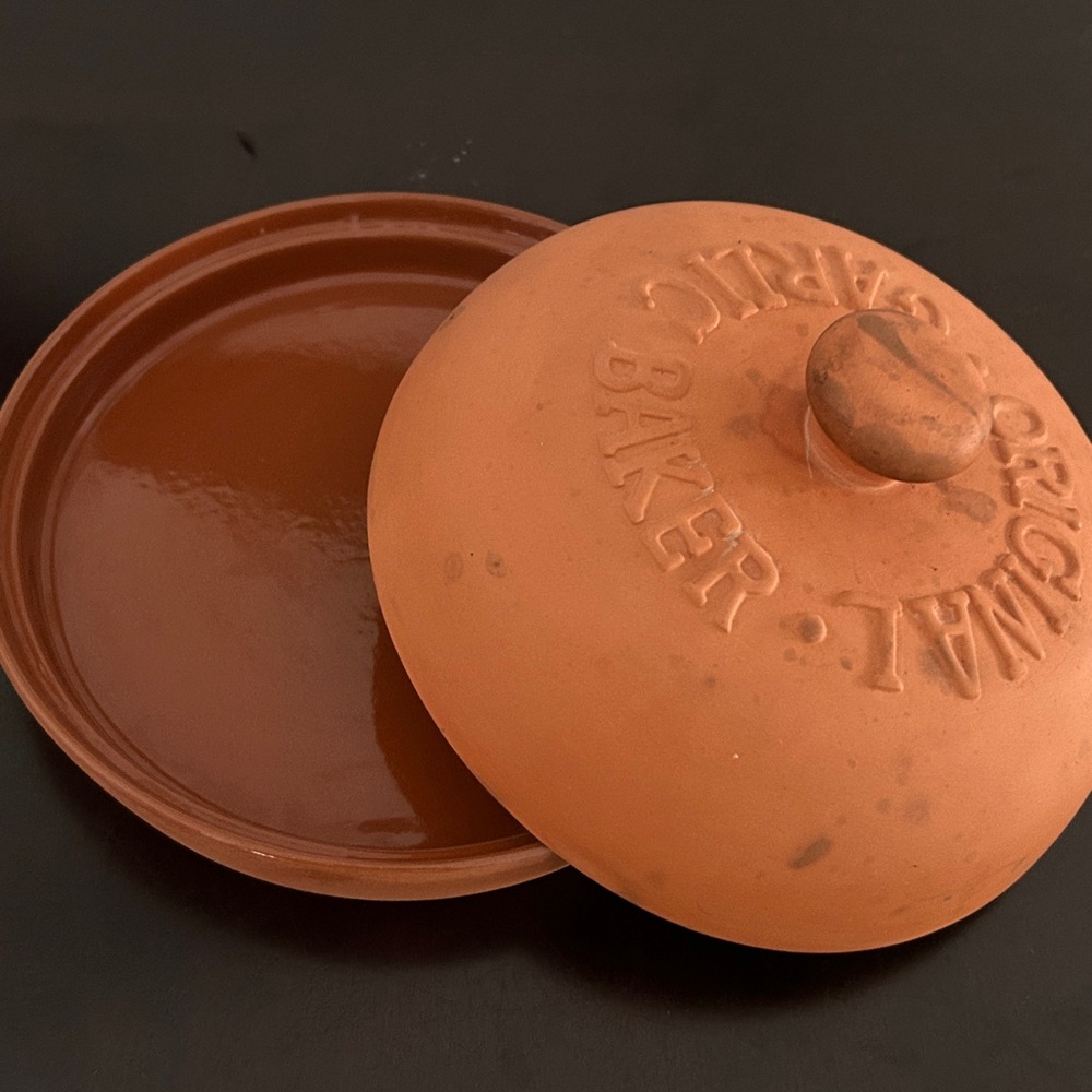 Vintage 1993 Boston Warehouse Terra Cotta Ceramic Original Garlic Baker